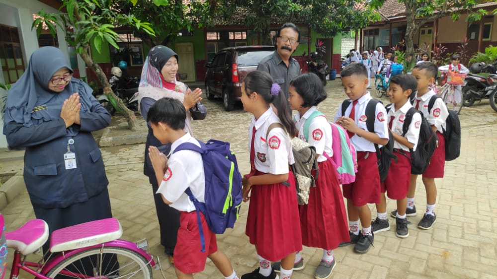 Bupati Imbau Orang Tua Antar Anak di Hari Pertama Tahun Ajaran Baru Sekolah