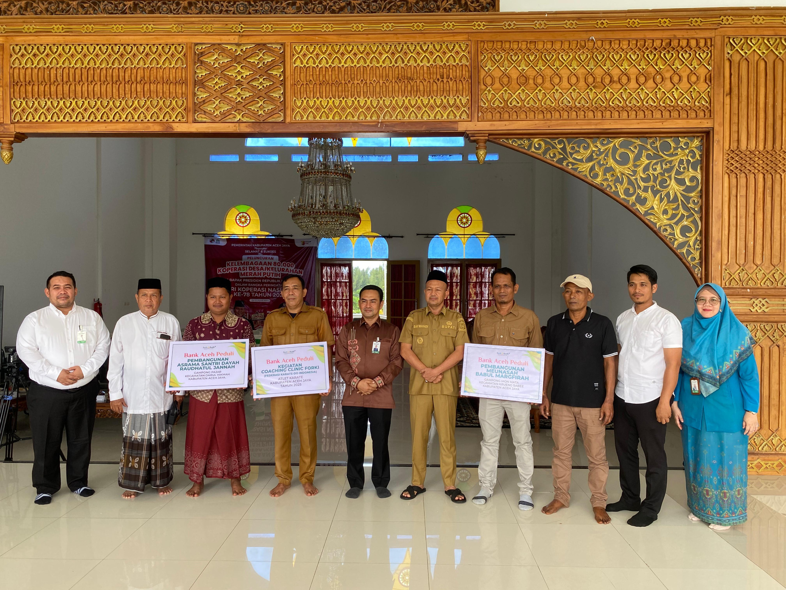 Pemkab Aceh Jaya dan Bank Aceh Salurkan Bantuan CSR
