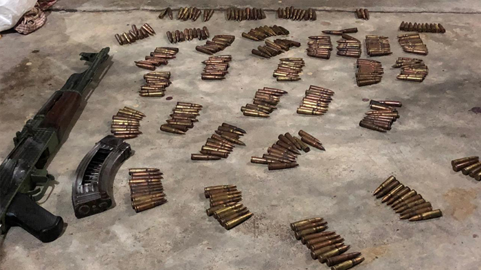 Satu Pucuk AK-47, Megazen dan 300 Peluru Milik KKB Abu Razak Ditemukan Dalam Rumah