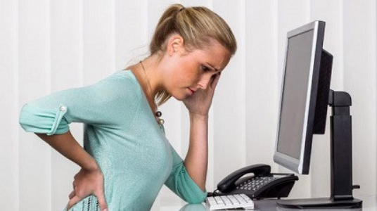 Perlu Diketahui! Lebih Bahaya Banyak Duduk di Rumah Atau di Kantor?
