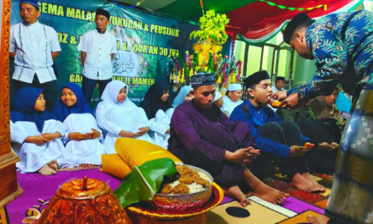 Pemuda Alue Ie Mameh Nagan Raya Peusijuk Santri Penghafal 30 Juz Al Quran