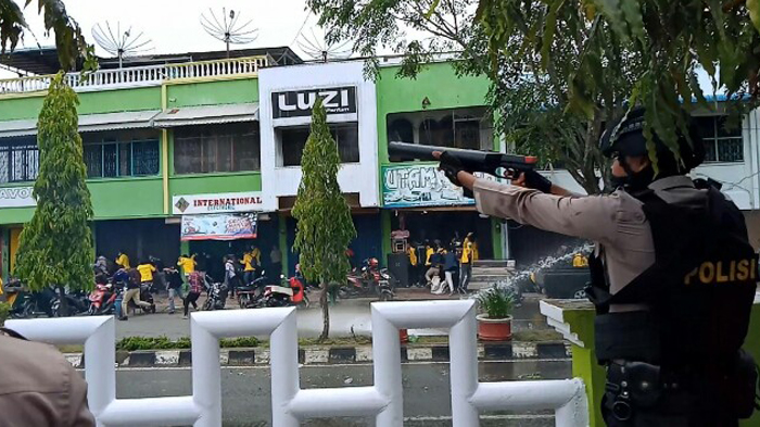 Unjuk Rasa Ribuan Mahasiswa di Meulaboh Aceh Barat Berakhir Rusuh